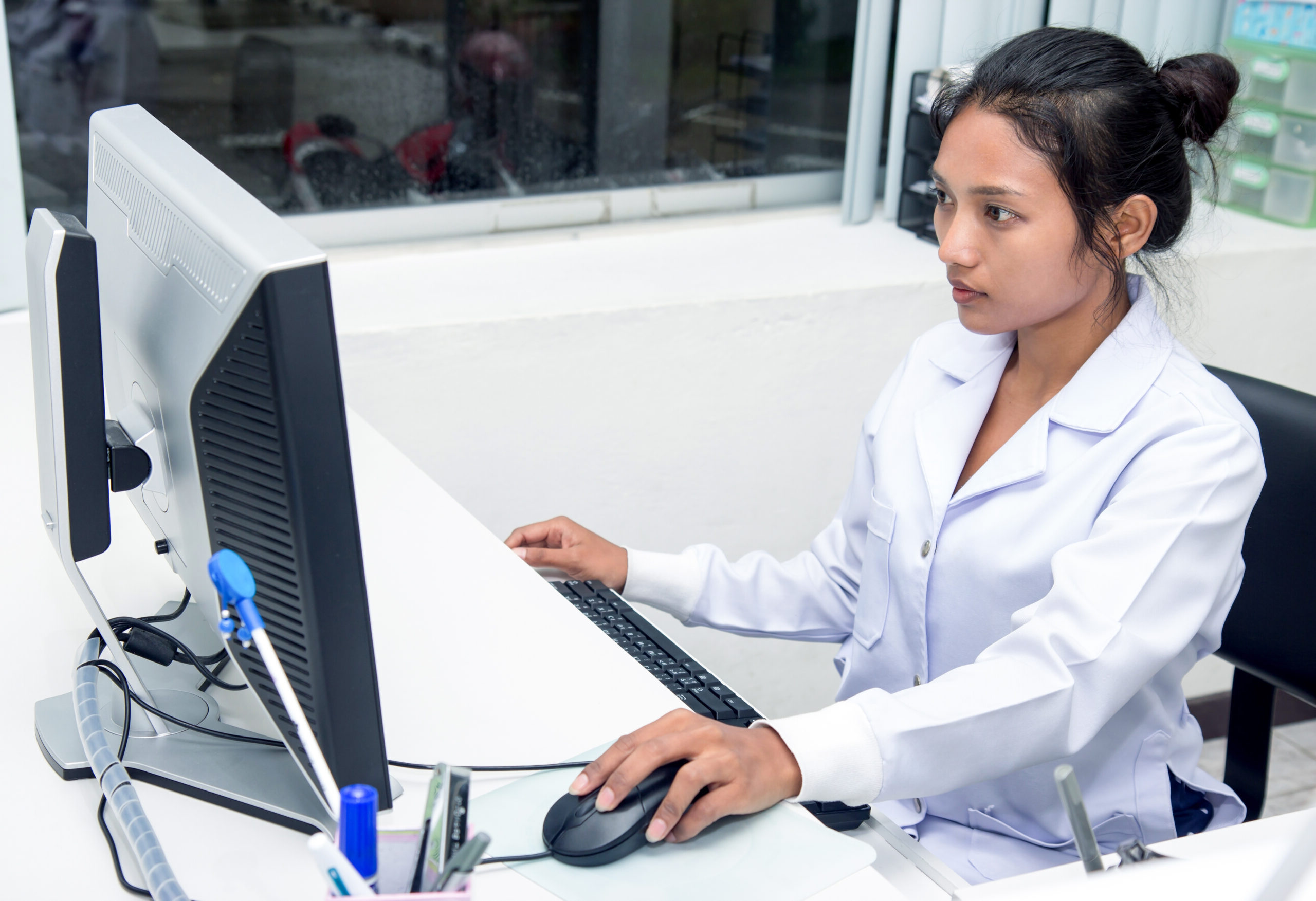 woman doctor working on computer